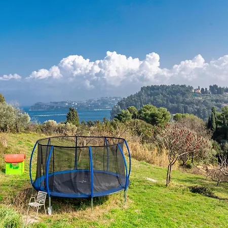 Apartment In With Kitchen *