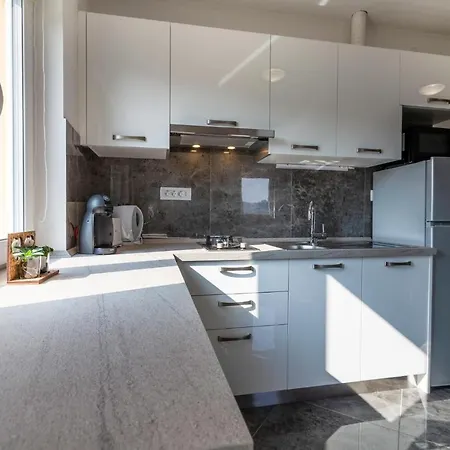 In With Kitchen 아파트 피란