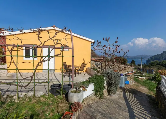 In With Kitchen Piran