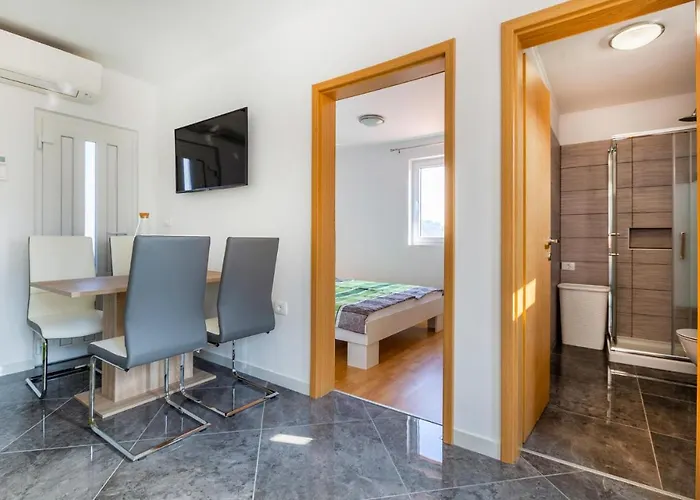 In With Kitchen * Piran