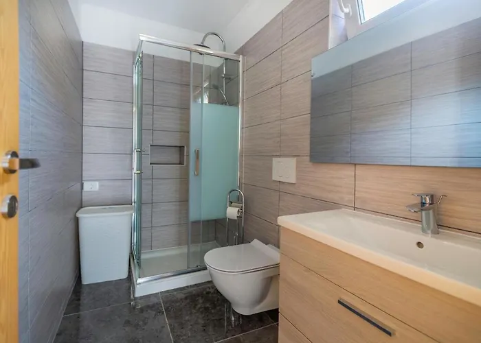 アパート In With Kitchen