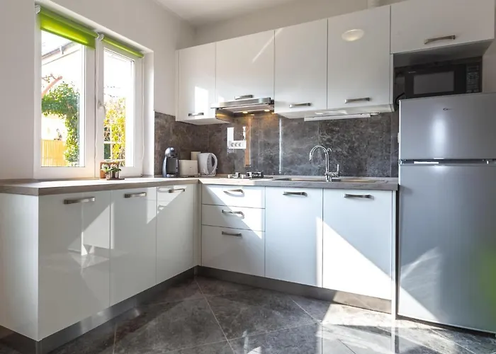 In With Kitchen Piran